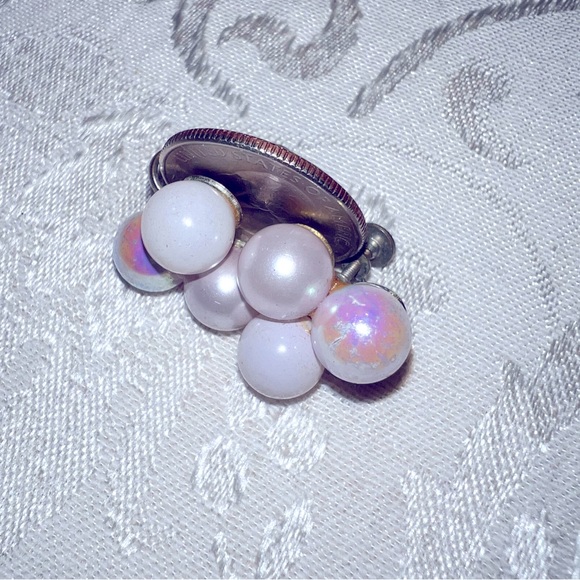 VINTAGE SCREW BACK PARK EARRINGS - Picture 4 of 4